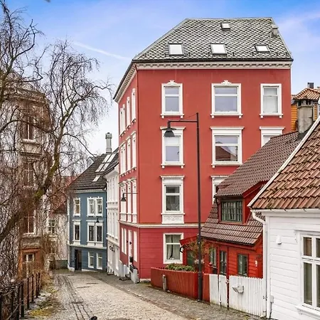 Bo Blant Brosteinsbelagte Gater I Hjertet Av * 베르겐